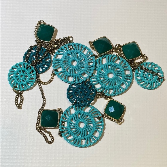 Elegant Turquoise and Gold Tone Necklace - Picture 4 of 4